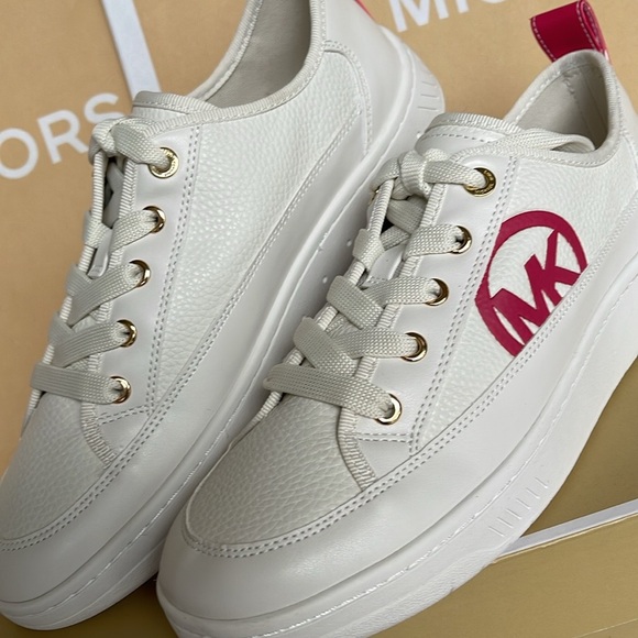 MICHAEL KORS SHEA LACE UP FAUX LEATHER
49R4SHFS1L
ELECTRIC PINK
Fashion Sneakers - Picture 7 of 16